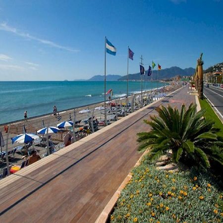 Very Cosy House With Fabulous Sea View! Appartement Pietra Ligure Buitenkant foto