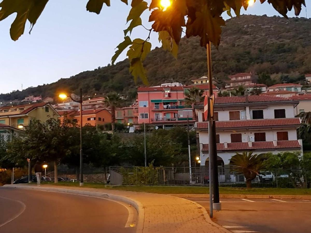 Very Cosy House With Fabulous Sea View! Appartement Pietra Ligure Buitenkant foto