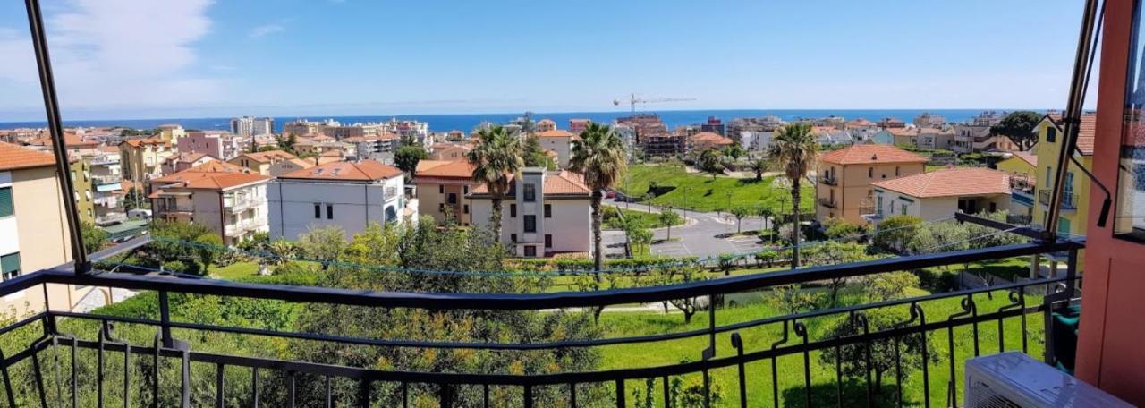 Very Cosy House With Fabulous Sea View! Appartement Pietra Ligure Buitenkant foto